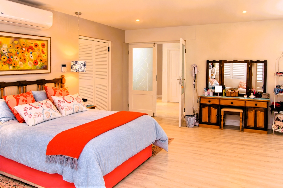 4 Bedroom Property for Sale in Paradise Beach Western Cape
